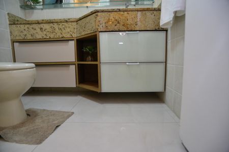 Apartamento para alugar com 80m², 2 quartos e 2 vagasBanheiro Social