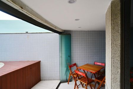 Apartamento para alugar com 80m², 2 quartos e 2 vagasVaranda/Piscina