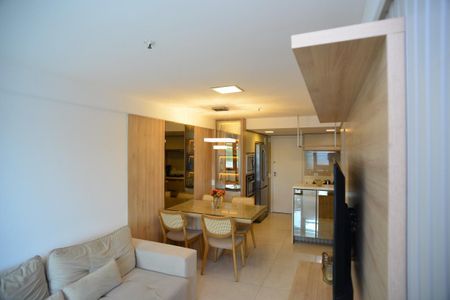 Sala de apartamento para alugar com 2 quartos, 80m² em Barra da Tijuca, Rio de Janeiro
