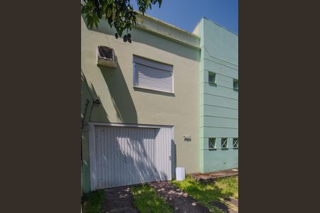 Casa à venda com 199m², 3 quartos e 4 vagas Casa à venda com 199m², 3 quartos e 4 vagasFachada