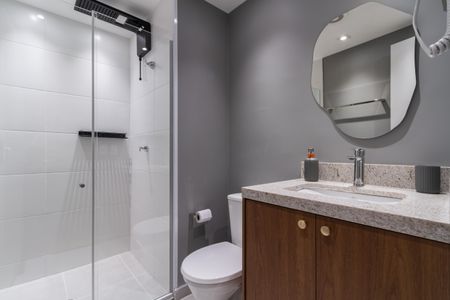 Banheiro de kitnet/studio à venda com 1 quarto, 28m² em Jardim das Acacias, São Paulo