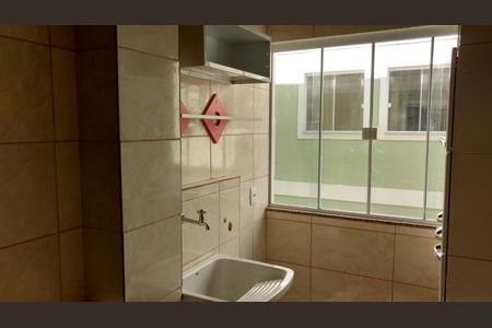 Área de serviço de apartamento para alugar com 2 quartos, 60m² em Camburi, Maricá