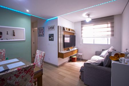 Sala de apartamento para alugar com 2 quartos, 48m² em St 6, São Gonçalo