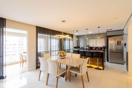 Apartamento à venda com 150m², 3 quartos e 3 vagas Apartamento à venda com 150m², 3 quartos e 3 vagasSala