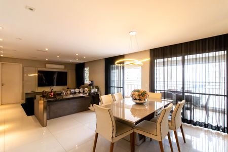 Apartamento à venda com 150m², 3 quartos e 3 vagas Apartamento à venda com 150m², 3 quartos e 3 vagasSala