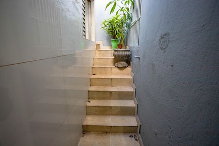 Casa à venda com 198m², 3 quartos e 3 vagas Casa à venda com 198m², 3 quartos e 3 vagasEscada