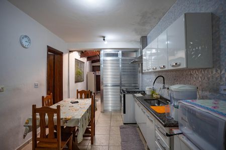 Casa à venda com 198m², 3 quartos e 3 vagas Casa à venda com 198m², 3 quartos e 3 vagasCozinha
