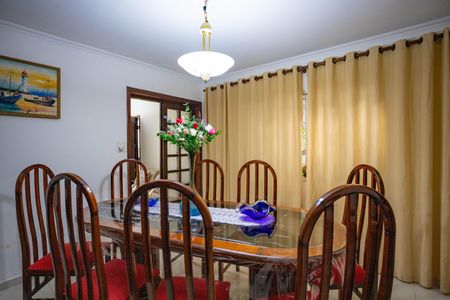 Casa à venda com 198m², 3 quartos e 3 vagas Casa à venda com 198m², 3 quartos e 3 vagasSala de jantar
