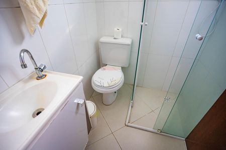 Casa à venda com 198m², 3 quartos e 3 vagas Casa à venda com 198m², 3 quartos e 3 vagasBanheiro social