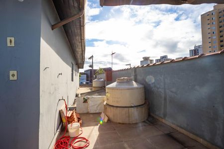 Casa à venda com 198m², 3 quartos e 3 vagas Casa à venda com 198m², 3 quartos e 3 vagasÁrea externa