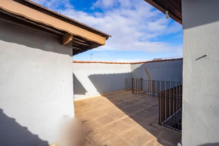 Casa à venda com 198m², 3 quartos e 3 vagas Casa à venda com 198m², 3 quartos e 3 vagasÁrea externa