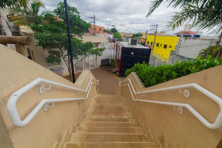 Apartamento para alugar com 37m², 2 quartos e sem vagaEscada