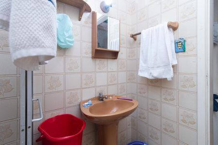 Banheiro de apartamento à venda com 1 quarto, 53m² em Centro Histórico, Porto Alegre