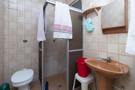 Banheiro de apartamento à venda com 1 quarto, 53m² em Centro Histórico, Porto Alegre