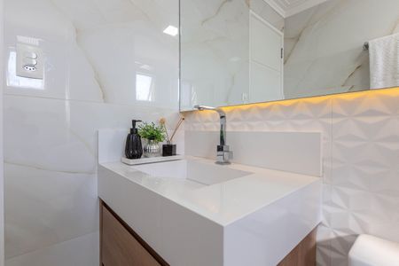 Apartamento à venda com 71m², 2 quartos e 2 vagas Apartamento à venda com 71m², 2 quartos e 2 vagasBanheiro do Quarto 2 Suíte