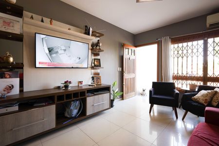 Sala 1 de casa para alugar com 4 quartos, 180m² em Jardim Itu, Porto Alegre