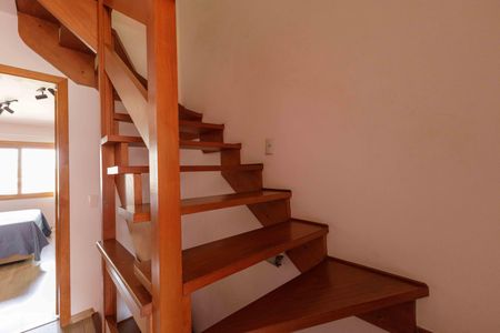 Casa para alugar com 180m², 4 quartos e 1 vagaEscada