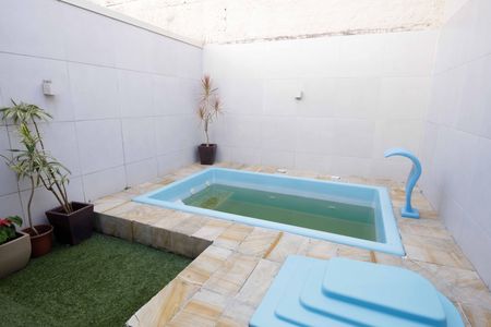 Casa para alugar com 180m², 4 quartos e 1 vagaÁrea comum - Piscina