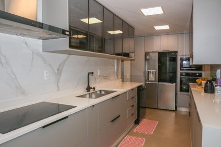 Apartamento à venda com 150m², 4 quartos e 2 vagas Apartamento à venda com 150m², 4 quartos e 2 vagasCozinha