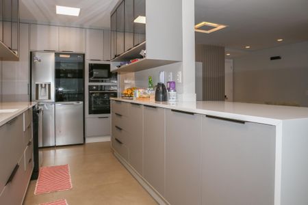 Apartamento à venda com 150m², 4 quartos e 2 vagas Apartamento à venda com 150m², 4 quartos e 2 vagasCozinha