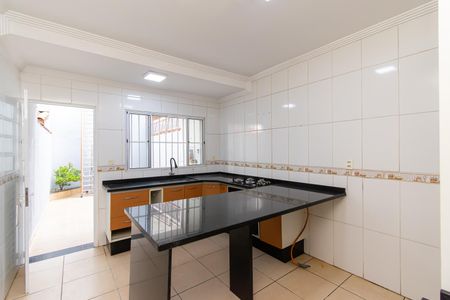 Casa à venda com 127m², 2 quartos e 2 vagas Casa à venda com 127m², 2 quartos e 2 vagasCozinha