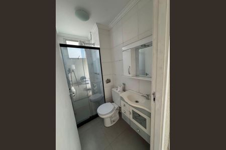 Banheiro de apartamento para alugar com 2 quartos, 45m² em Bangu, Rio de Janeiro