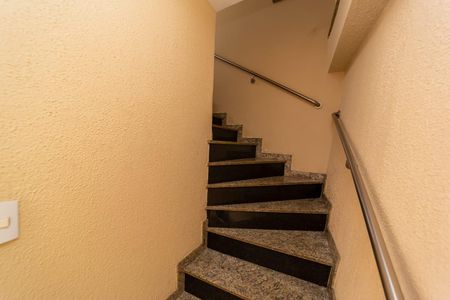 Casa para alugar com 245m², 3 quartos e 10 vagasEscada