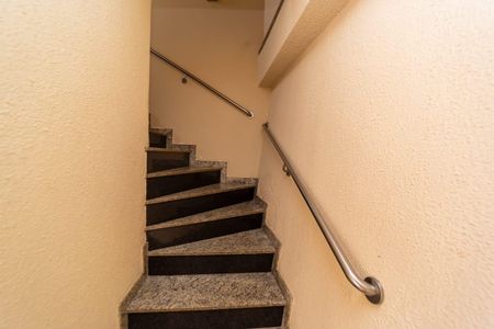 Casa para alugar com 245m², 3 quartos e 10 vagasEscada