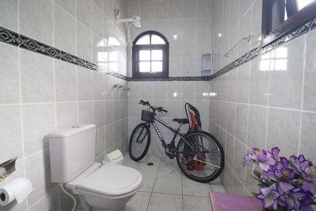 Casa à venda com 478m², 5 quartos e 5 vagasBanheiro Quarto 2 suíte