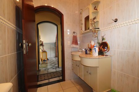 Casa à venda com 478m², 5 quartos e 5 vagasBanheiro 4