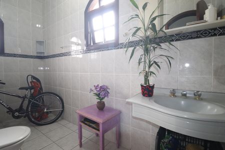 Casa à venda com 478m², 5 quartos e 5 vagasBanheiro Quarto 2 suíte