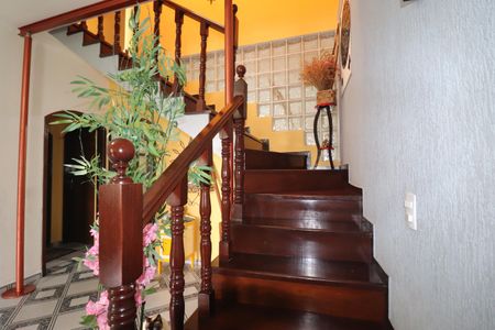 Casa à venda com 478m², 5 quartos e 5 vagasEscada Sala