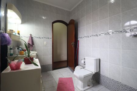 Casa à venda com 478m², 5 quartos e 5 vagasBanheiro Quarto 1 suíte