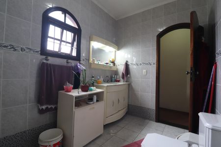 Casa à venda com 478m², 5 quartos e 5 vagasBanheiro Quarto 1 suíte