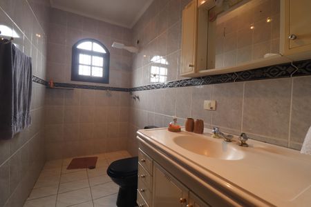 Casa à venda com 478m², 5 quartos e 5 vagasBanheiro 3