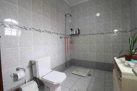 Casa à venda com 478m², 5 quartos e 5 vagasBanheiro Quarto 1 suíte