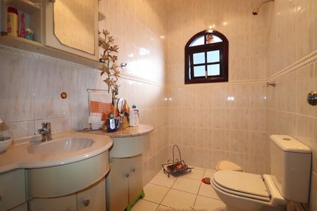 Casa à venda com 478m², 5 quartos e 5 vagasBanheiro 4