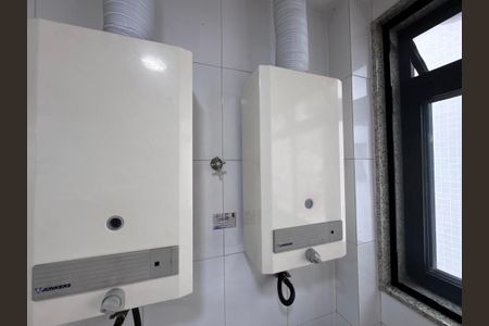 Apartamento à venda com 199m², 4 quartos e 3 vagas Apartamento à venda com 199m², 4 quartos e 3 vagasCozinha e Área de Serviço