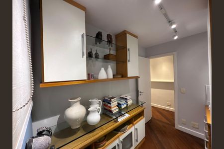 Apartamento à venda com 199m², 4 quartos e 3 vagas Apartamento à venda com 199m², 4 quartos e 3 vagasQuarto 3 (Reversível)