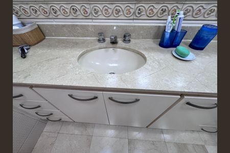 Apartamento à venda com 199m², 4 quartos e 3 vagas Apartamento à venda com 199m², 4 quartos e 3 vagasSuíte - Banheiro