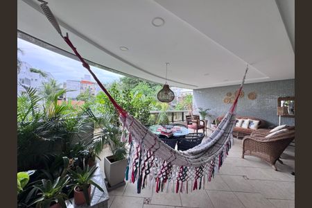 Apartamento à venda com 199m², 4 quartos e 3 vagas Apartamento à venda com 199m², 4 quartos e 3 vagasVaranda