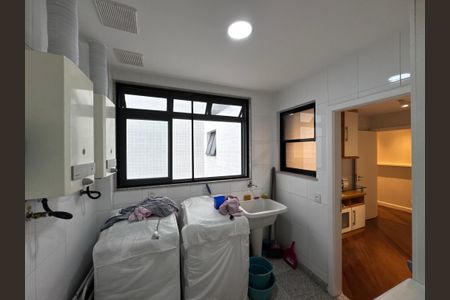 Apartamento à venda com 199m², 4 quartos e 3 vagas Apartamento à venda com 199m², 4 quartos e 3 vagasCozinha e Área de Serviço