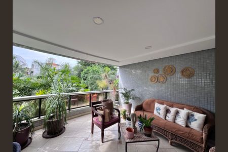 Apartamento à venda com 199m², 4 quartos e 3 vagas Apartamento à venda com 199m², 4 quartos e 3 vagasVaranda