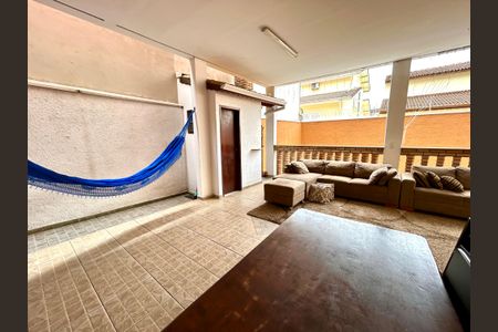 Casa à venda com 222m², 3 quartos e 4 vagasQuintal