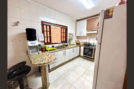 Casa à venda com 222m², 3 quartos e 4 vagasCozinha 