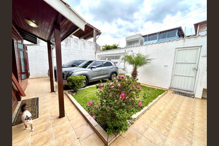 Casa à venda com 222m², 3 quartos e 4 vagasGaragem