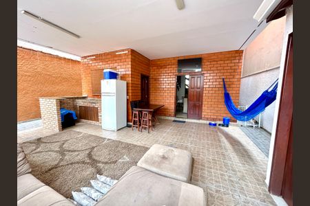 Casa à venda com 222m², 3 quartos e 4 vagasQuintal / Churrasqueira 