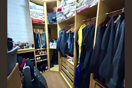 Casa à venda com 222m², 3 quartos e 4 vagasCloset da suíte