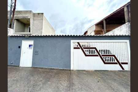 Casa à venda com 222m², 3 quartos e 4 vagasPlaca instalada na fachada do imóvel 