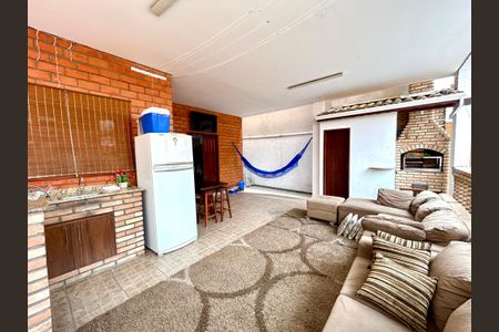 Casa à venda com 222m², 3 quartos e 4 vagasQuintal / Churrasqueira 